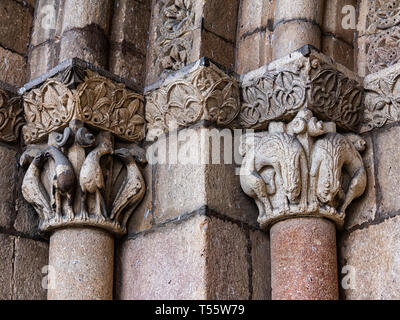 Détail du côté Portico. Basilique romane de San Vicente. Basilique romane située dans la région de Avila. L'Espagne. Banque D'Images