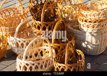 Les paniers en osier de la vigne Banque D'Images
