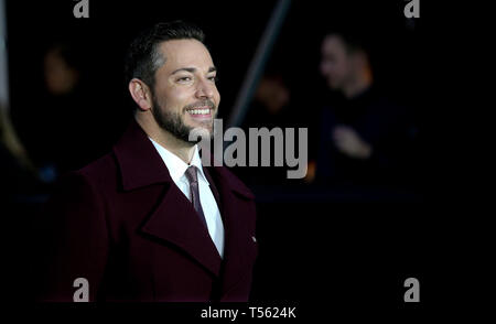 Stars de DC de neuf Superhero Movie Shazam ! Y compris Zachary Levi et Mark Strong lancer le premier super-fête foraine qui sera l'éclairage London's South Bank pour les deux prochains jours. L'attrait séduisant jeu traditionnel en bois comprend des cabanes, un pêle-mêle et bien plus encore - ce qui permet à chacun de canaliser leurs super-héros intérieur chaque fois que la fête foraine, comme par magie, vient à la vie avec Shazam superpuissances mondiales. SHAZAM ! Super-Fête foraine sera ouvert au public les 21 et 22 mars à Bernie Spain Gardens, South Bank, Londres, avec entrée gratuite. SHAZAM ! Est sorti en salles au Royaume-Uni le 5 Ap Banque D'Images