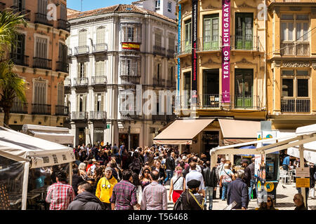 Malaga, Espagne - 14 avril 2018. Vieille rue de Malaga avec tourist Banque D'Images