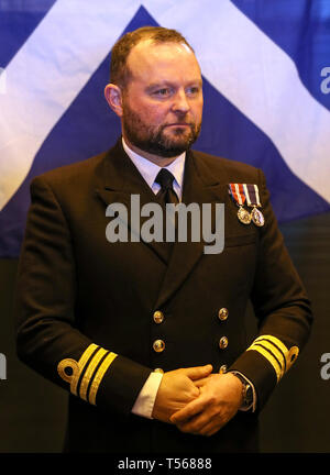 De 0001 sous embargo Lundi 22 Avril Le HMS St Albans commandant Capitaine de frégate John Cromie à bord du HMS St Albans, pendant une annonce pour les commémorations du 75e anniversaire. Banque D'Images