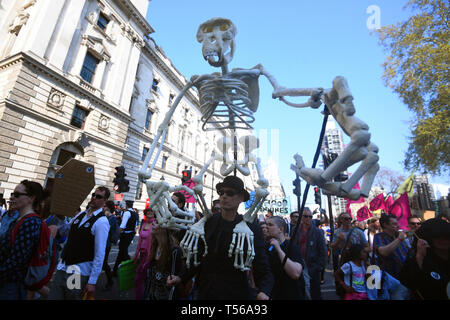 La rébellion de l'extinction des manifestants à la place du Parlement à Londres. Banque D'Images