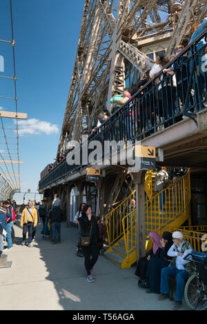 Paris, France - 31 mars 2019 : visite de la Tour Eiffel d'observation. Banque D'Images