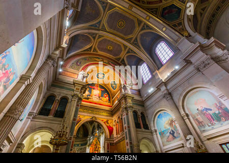 PARIS, FRANCE, le 26 octobre 2016 : l'intérieur et les détails architecturaux de l'église saint François Xavier, le 26 octobre 2016, à Paris, France Banque D'Images