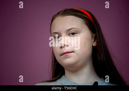 Greta Thunberg, 16 ans, activiste suédois et fondateur de l'école des grèves contre le changement climatique, l'extinction des adresses des manifestants lors de la rébellion de Marble Arch à Londres. Banque D'Images