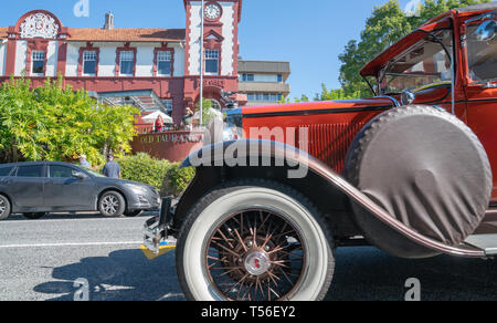 TAURANGA < Nouvelle-zélande - le 20 avril 2019 ; défilé de voitures anciennes dans la rue Willow Tauranga. Banque D'Images