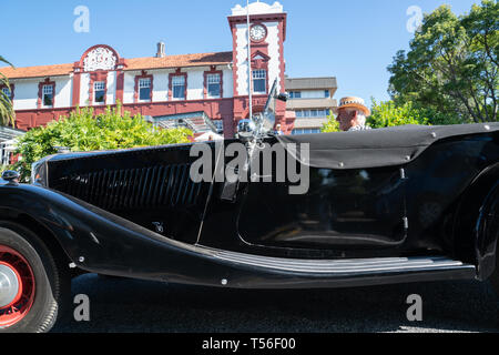 TAURANGA NOUVELLE ZÉLANDE - Le 20 avril 2019 ; défilé de voitures anciennes dans la rue Willow Tauranga. Banque D'Images