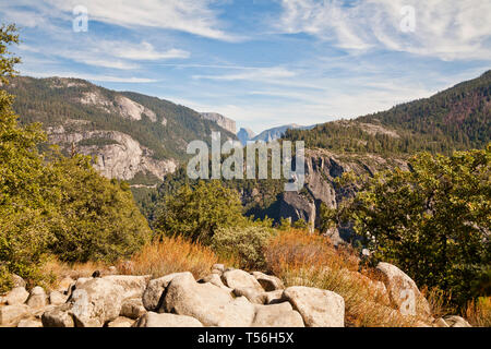 Demi Dôme dans la distance en Yosemite National Park in California's Sierra Nevada Banque D'Images