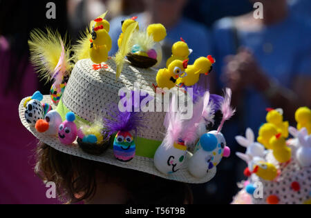 Easter Parade Bonnet 2019 Place du marché à la bataille, Bataille, Sussex, UK Banque D'Images