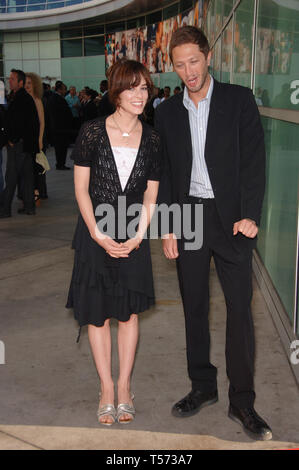 LOS ANGELES, CA. 13 juin 2006 : EBON MOSS-BACHRACH acteur et actrice Parker Posey lors de la première mondiale, à Hollywood, de son nouveau film 'La Maison du Lac'. © 2006 Paul Smith / Featureflash Banque D'Images