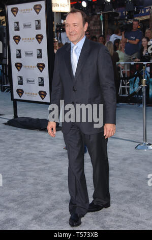 LOS ANGELES, CA. 21 juin 2006 : l'acteur Kevin Spacey à la première mondiale de son nouveau film 'Superman Returns' à Los Angeles. © 2006 Paul Smith / Featureflash Banque D'Images