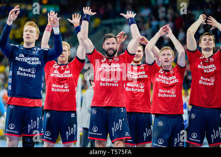 Mannheim, Allemagne. Apr 21, 2019. Handball : Bundesliga, Rhein-Neckar Löwen - SG Flensburg-Handewitt, 22e journée, dans l'Arène de SAP. L'équipe de Flensburg célèbre la victoire. Credit : Uwe Anspach/dpa/Alamy Live News Banque D'Images
