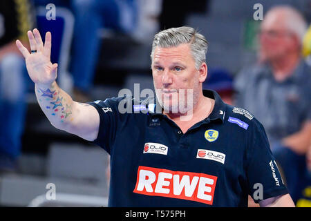 Mannheim, Allemagne. Apr 21, 2019. Handball : Bundesliga, Rhein-Neckar Löwen - SG Flensburg-Handewitt, 22e journée, dans l'Arène de SAP. Nikolaj Jacobsen, entraîneur de l'Lions Rhin-neckar, gesticulait. Credit : Uwe Anspach/dpa/Alamy Live News Banque D'Images