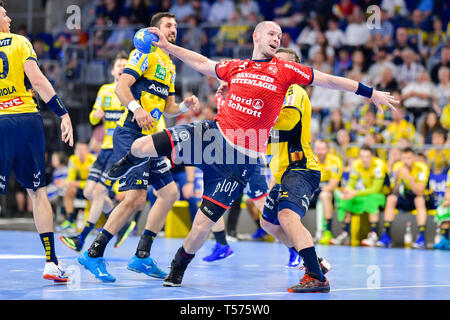 Mannheim, Allemagne. Apr 21, 2019. Handball : Bundesliga, Rhein-Neckar Löwen - SG Flensburg-Handewitt, 22e journée, dans l'Arène de SAP. Simon Flensburg Hald Jensen jette à l'objectif. Credit : Uwe Anspach/dpa/Alamy Live News Banque D'Images