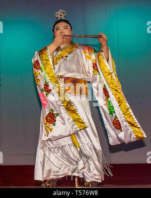 20 octobre 2006 - Xi'An, Shaanxi, Chine - acteur-danseurs, dans la dynastie des Tang Palace divertissement théâtre restaurant à Xi'an, effectuer un spectacle culturel de la musique ancienne et la danse avec un orchestre chinois classique, un circuit touristique favorite. Credit : Arnold Drapkin/ZUMA/Alamy Fil Live News Banque D'Images