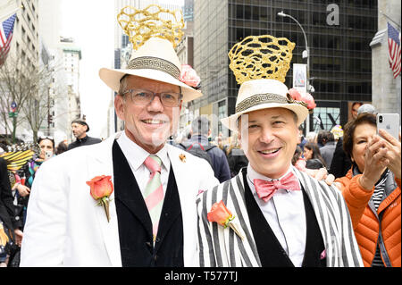 New York, NY, USA. Apr 21, 2019. Easter Parade de capot sur la Cinquième Avenue à Manhattan, à New York le 21 avril 2019. Crédit : Michael Brochstein/ZUMA/Alamy Fil Live News Banque D'Images