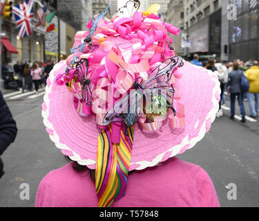 New York, NY, USA. Apr 21, 2019. Easter Parade de capot sur la Cinquième Avenue à Manhattan, à New York le 21 avril 2019. Crédit : Michael Brochstein/ZUMA/Alamy Fil Live News Banque D'Images