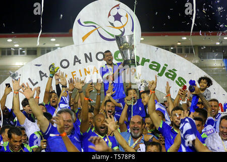 AL - Maceio - 04/21/2019 - 2019 Alagoano, CRB x CSA - CSA joueurs célébrer la victoire à la fin du match contre le CRB au Stade Roi Pele pour le championnat de l'État en 2019. Photo : Itawi Albuquerque / AGIF Banque D'Images
