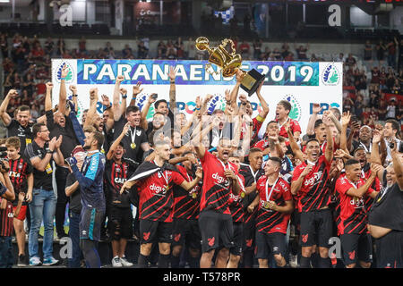 PR - Curitiba - 04/21/2019 - 2019 Paranaense, pr'Athletico Athletico - Toledo x-PR les joueurs célèbrent la victoire à la fin du match contre Toledo à Arena da Baixada stade pour le championnat de l'état en 2019. Photo : Gabriel Machado / AGIF Banque D'Images