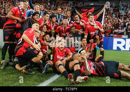 PR - Curitiba - 04/21/2019 - 2019 Paranaense, pr'Athletico Athletico - Toledo x-PR les joueurs célèbrent la victoire à la fin du match contre Toledo à Arena da Baixada stade pour le championnat de l'état en 2019. Photo : Gabriel Machado / AGIF Banque D'Images