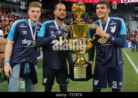 PR - Curitiba - 04/21/2019 - 2019 Paranaense, pr'Athletico Athletico - Toledo x-PR les joueurs célèbrent la victoire à la fin du match contre Toledo à Arena da Baixada stade pour le championnat de l'état en 2019. Photo : Gabriel Machado / AGIF Banque D'Images