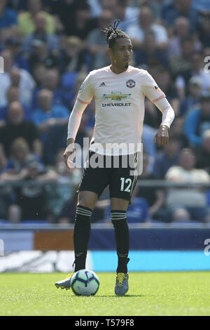 Liverpool, Royaume-Uni. Apr 21, 2019. Chris Smalling de Manchester United en action. Premier League, Everton v Manchester Utd à Goodison Park à Liverpool le dimanche 21 avril 2019. Cette image ne peut être utilisé qu'à des fins rédactionnelles. Usage éditorial uniquement, licence requise pour un usage commercial. Aucune utilisation de pari, de jeux ou d'un seul club/ligue/dvd publications. Photos par Chris Stading/Andrew Orchard la photographie de sport/Alamy live news Crédit : Andrew Orchard la photographie de sport/Alamy Live News Banque D'Images