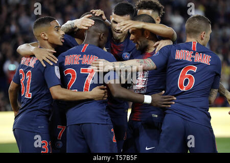 Paris, France. Apr 21, 2019. Les joueurs de St Germain Paris célébrer au cours de la Ligue 1 match entre le Paris Saint Germain et l'AS Monaco, en France, à Paris, le 21 avril 2019. Le PSG a battu l'AS Monaco 3-1. Crédit : Jack Chan/Xinhua/Alamy Live News Banque D'Images