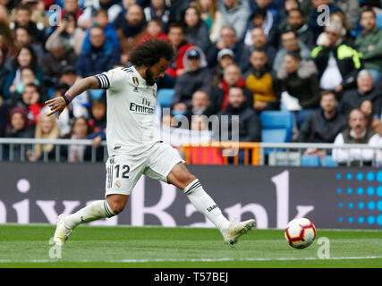 Madrid, Espagne. Apr 21, 2019. Real Madrid CF's Marcelo Vieira vu en action au cours de l'espagnol La Liga match round 33 entre le Real Madrid et Ath Bilbao à Santiago Bernabeu à Madrid. (Score final ; Real Madrid 3 - 0 Athletic Club Bilbao) Credit : SOPA/Alamy Images Limited Live News Banque D'Images