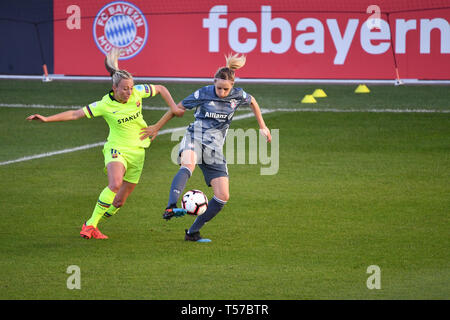 Munich,Allemagne. 21 avr, 2019. v.re : Kathrin HENDRICH (FCB), action, les duels contre Toni DUGGAN (Barcelone). FC Bayern Munich - FC Barcelone 0-1, Ligue des Champions de football, demi-finale des femmes sur 21.04.2019. FC BAVARIA CAMPUS. DFL RÈGLEMENT INTERDIT TOUTE UTILISATION DE PHOTOGRAPHIE COMME DES SÉQUENCES D'IMAGES ET/OU QUASI VIDÉO. Utilisation dans le monde entier | Credit : dpa/Alamy Live News Banque D'Images