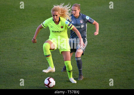 Munich,Allemagne. Apr 21, 2019. Keira HAMRAQUI (Barcelone), des duels d'action par rapport à Sydney LOHMANN (FCB). FC Bayern Munich - FC Barcelone 0-1, Ligue des Champions de football, demi-finale des femmes sur 21.04.2019. FC BAVARIA CAMPUS. DFL RÈGLEMENT INTERDIT TOUTE UTILISATION DE PHOTOGRAPHIE COMME DES SÉQUENCES D'IMAGES ET/OU QUASI VIDÉO. Utilisation dans le monde entier | Credit : dpa/Alamy Live News Banque D'Images