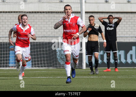 Football- MAASTRICHT, 22-04-2019, le stade de Geusselt, MVV Maastricht - Jong Ajax , Dutch Keuken Kampioen divisie , saison 2018/2019, résultat final : 1-0, MVV Maastricht player Jordy Croux (milieu) a marqué le 1-0. Banque D'Images
