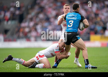St Helens, Royaume-Uni. 22 avr, 2019. Hull FC, Carlos Tuimavave est abordée le 22 avril 2019 , TOTALEMENT méchants, stade St Helens, Angleterre ; Betfred Super League, Round 12, St Helens vs Hull FC Crédit : Terry Donnelly/News Images Banque D'Images