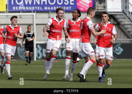 Football- MAASTRICHT, 22-04-2019, le stade de Geusselt, MVV Maastricht - Jong Ajax , Dutch Keuken Kampioen divisie , saison 2018/2019, résultat final : 1-0, MVV Maastricht player Jordy Croux (R) après son 1-0. Banque D'Images