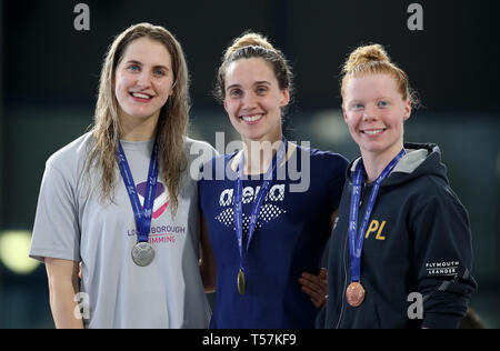 Charlotte Atkinson, (gauche-droite) Alys Thomas et Laura Stephens sur le podium pour la Womens Open 100m papillon lors de la sixième journée des Championnats de natation britannique 2019 A Tollcross International Swimming Centre, Glasgow. Banque D'Images