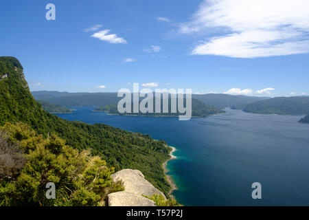 Vue du lac Waikaremoana Great Walk n Te Urewera, Hawkes Bay, North Island, New Zealand Banque D'Images