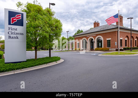 HOPE MILLS, NC - CIRCA Avril 2019 : First Citizens Bank, rue Main Banque D'Images