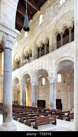 Trani, Italie - Pouilles / 2014/08/24 : Intérieur de la cathédrale de Saint Nicolas Le Pèlerin - Cattedrale di San Nicola Pellegrino - sur la Piazza Duomo Banque D'Images