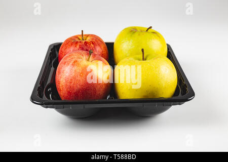 Vue rapprochée de pommes sur fond blanc Banque D'Images
