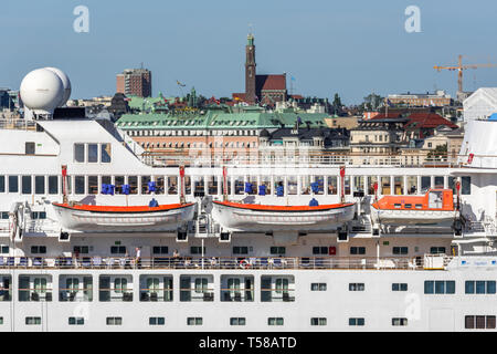 Le bateau de croisière Sapphire Saga images vue d'Engelbrektskyrkan (l'Église Engelbrekt) et le Grand Hôtel à Stockholm Banque D'Images