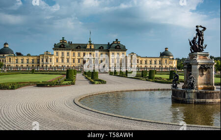 Le palais d'été royal de Drottningholm Palace Gardens et la fontaine d'Hercule Banque D'Images