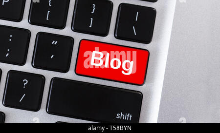 Bouton du clavier ordinateur rouge avec texte Blog Banque D'Images