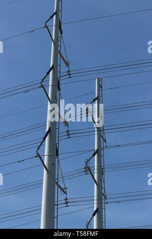Nouveau type de lignes de tours nommé wintrack aux Pays-Bas à la piste de 380 KV à Bleiswijk Banque D'Images