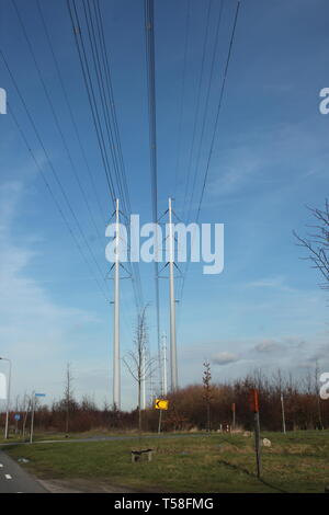 Nouveau type de lignes de tours nommé wintrack aux Pays-Bas à la piste de 380 KV à Bleiswijk Banque D'Images