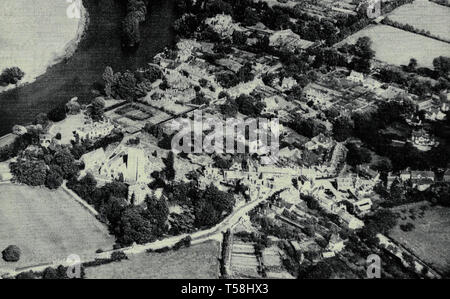 Vue aérienne du Village de Bray, Bray, à l'occasion Bray sur la Tamise, est un grand village de banlieue, dans le comté anglais du Berkshire. Il est situé sur les rives de la Tamise, au sud-est de Maidenhead dont elle est une banlieue. Banque D'Images