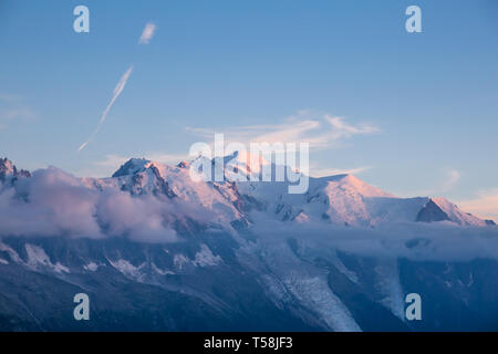 Mont-Blanc Montagne emblématique et Glacier au coucher du soleil Banque D'Images