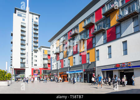 Travelodge et station de métro, Wembley Central Square, High Road, Wembley, London Borough of Brent, Greater London, Angleterre, Royaume-Uni Banque D'Images