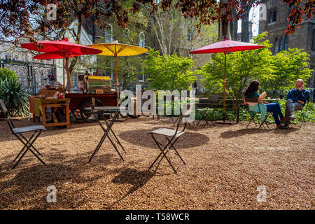 Cambridge Garden Cafe - All Saints Garden Coffee - un stand de café mobile au All Saints Garden Art & Craft Market dans le centre de Cambridge au Royaume-Uni Banque D'Images