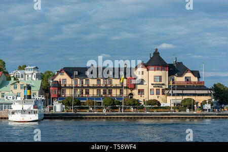 L'hôtel surplombant le Vaxholmsfjärde Vaxholm, n'est une destination populaire pour les touristes et habitants de visiter les nombreuses îles de l'archipel. Banque D'Images