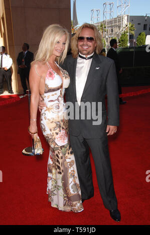 LOS ANGELES, CA. 12 juillet 2006 : Motley Crue star Vince Neil & femme LIA au ESPYS Sports Awards 2006 au Kodak Theatre, à Hollywood. © 2006 Paul Smith / Featureflash Banque D'Images