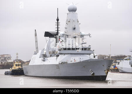 Le HMS Defender retourne à Glasgow pour la première fois depuis 2013, elle seront amarrés sur le quai dans Riverside Shieldhall Govan's King George V Dock comprend : HMS Defender Où : Glasgow, Royaume-Uni Quand : 22 Mar 2019 Crédit : Euan Cherry/WENN Banque D'Images